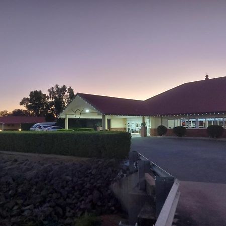 Emerald Explorers Inn Экстерьер фото