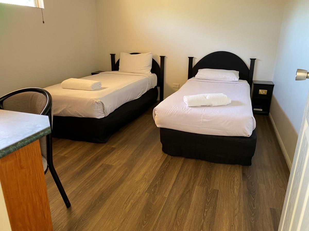 Emerald Explorers Inn Экстерьер фото